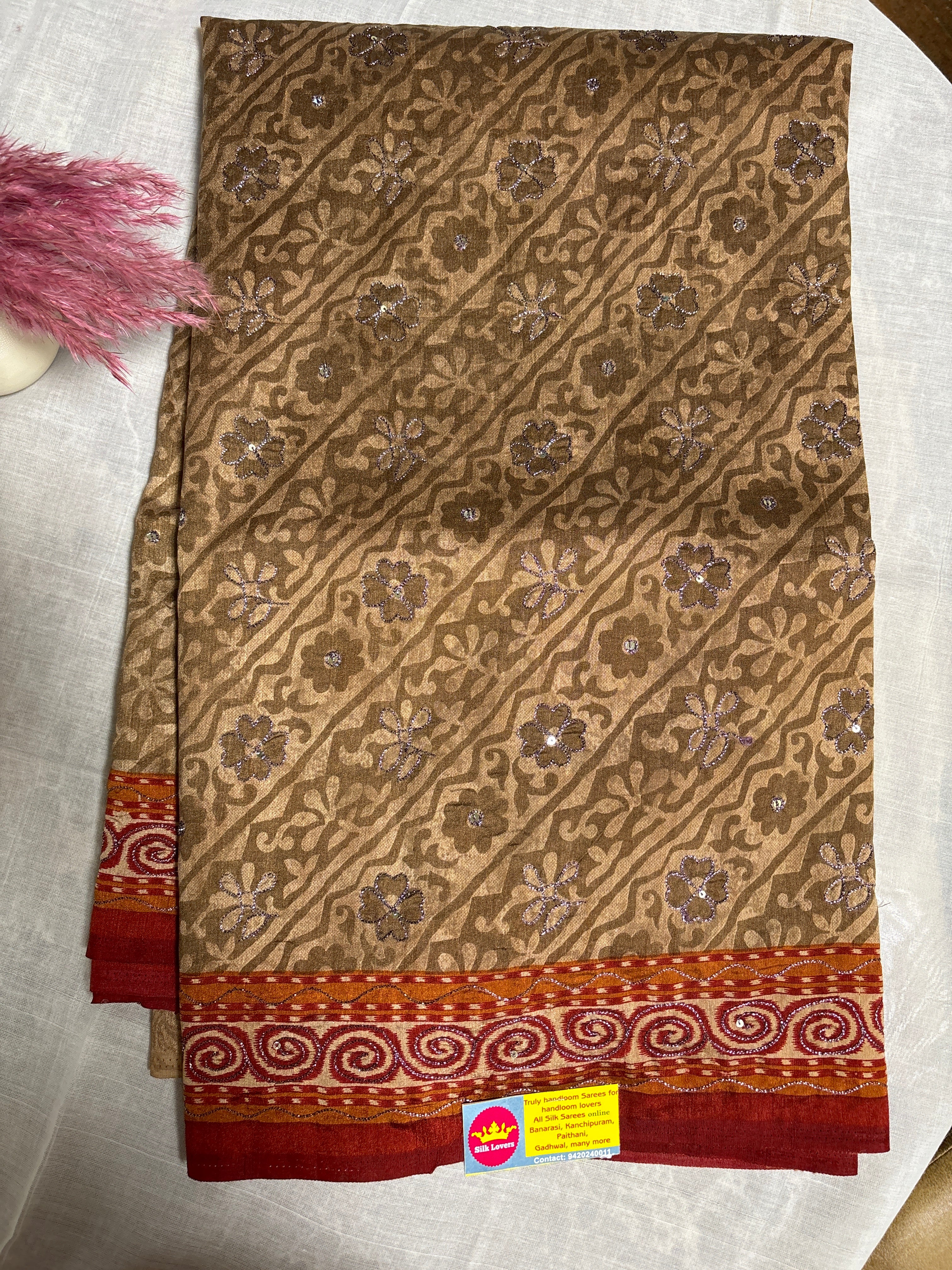 Art Tusser Zari thread work