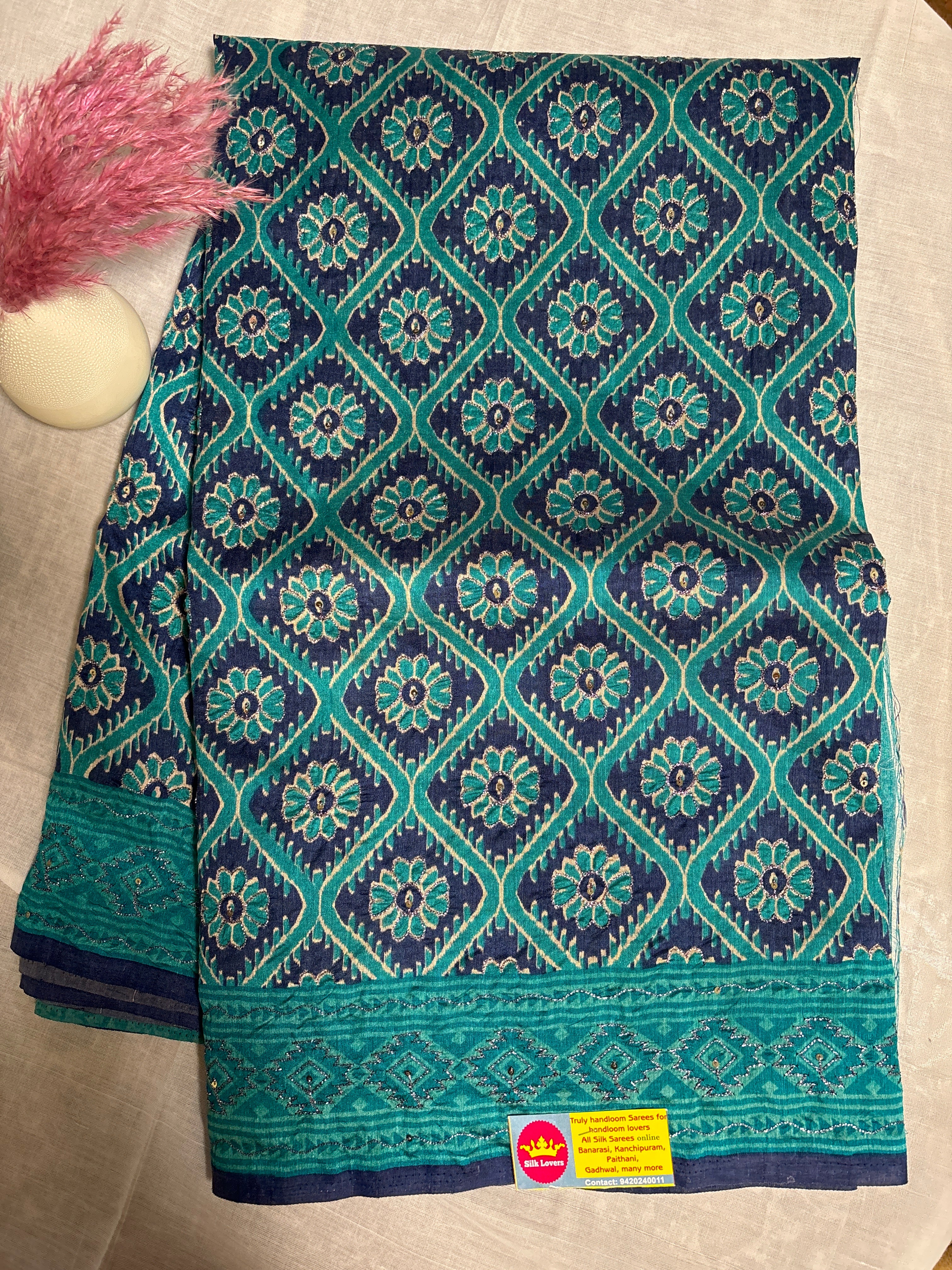 Art Tusser Zari thread work