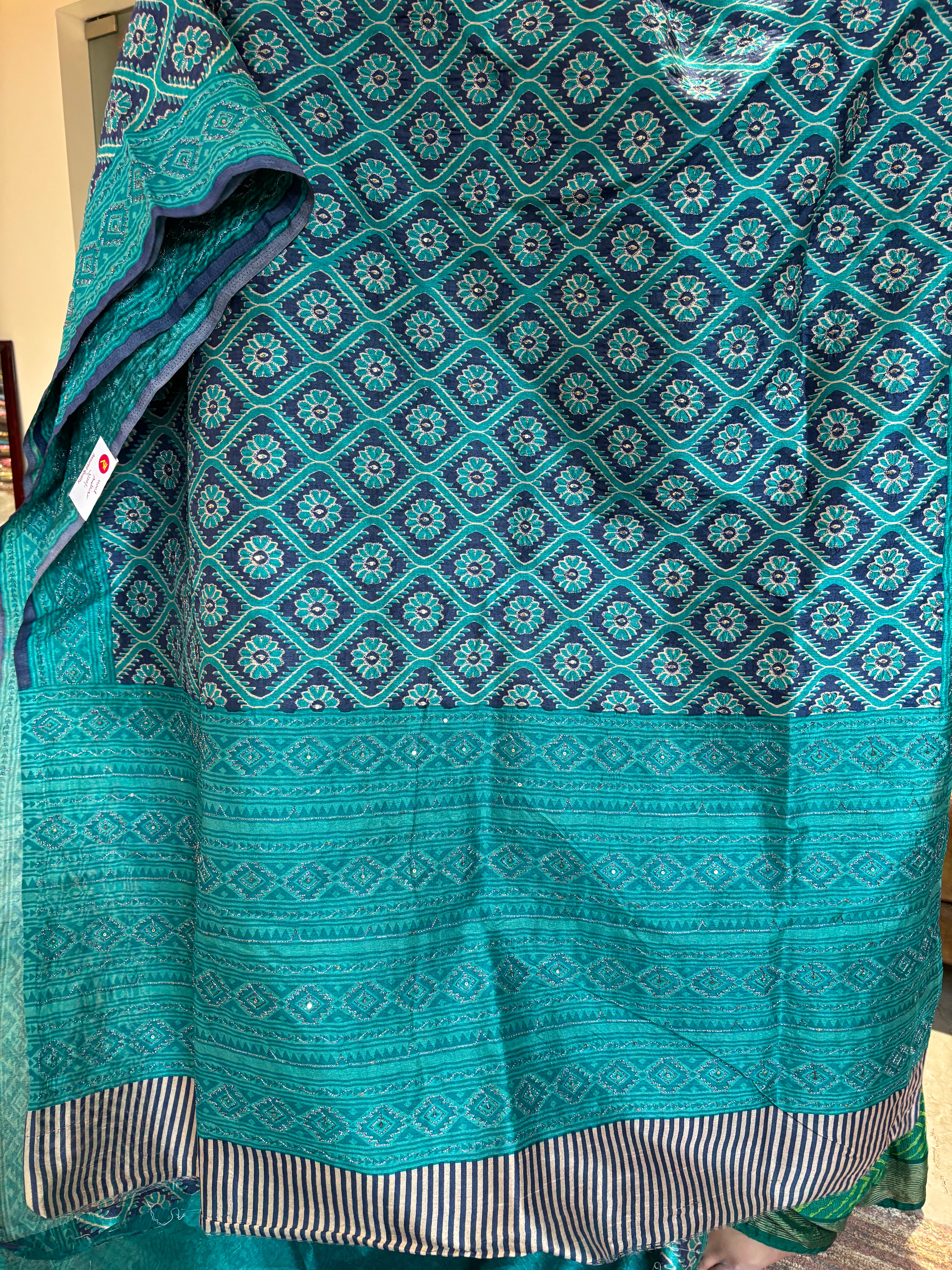 Art Tusser Zari thread work